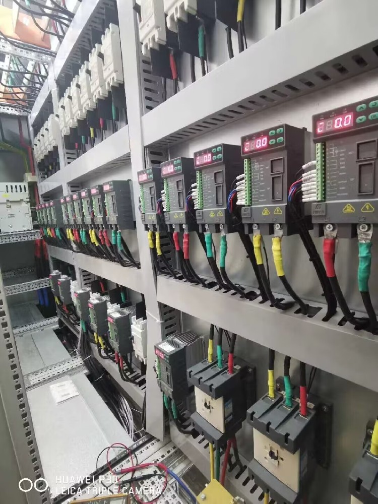 电力调整器负载无输出是为什么？