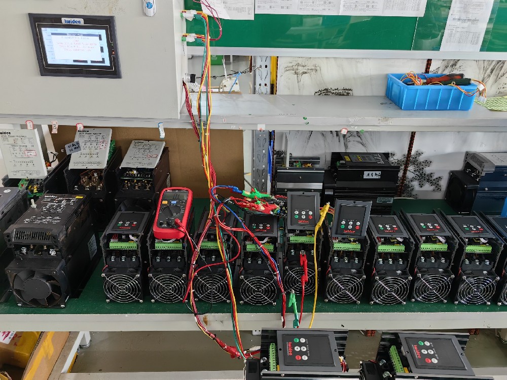 当电力调整器必要频仍切换工作模式时，响应功夫过长影响出产效能，怎么优化设置来加快切换速度？